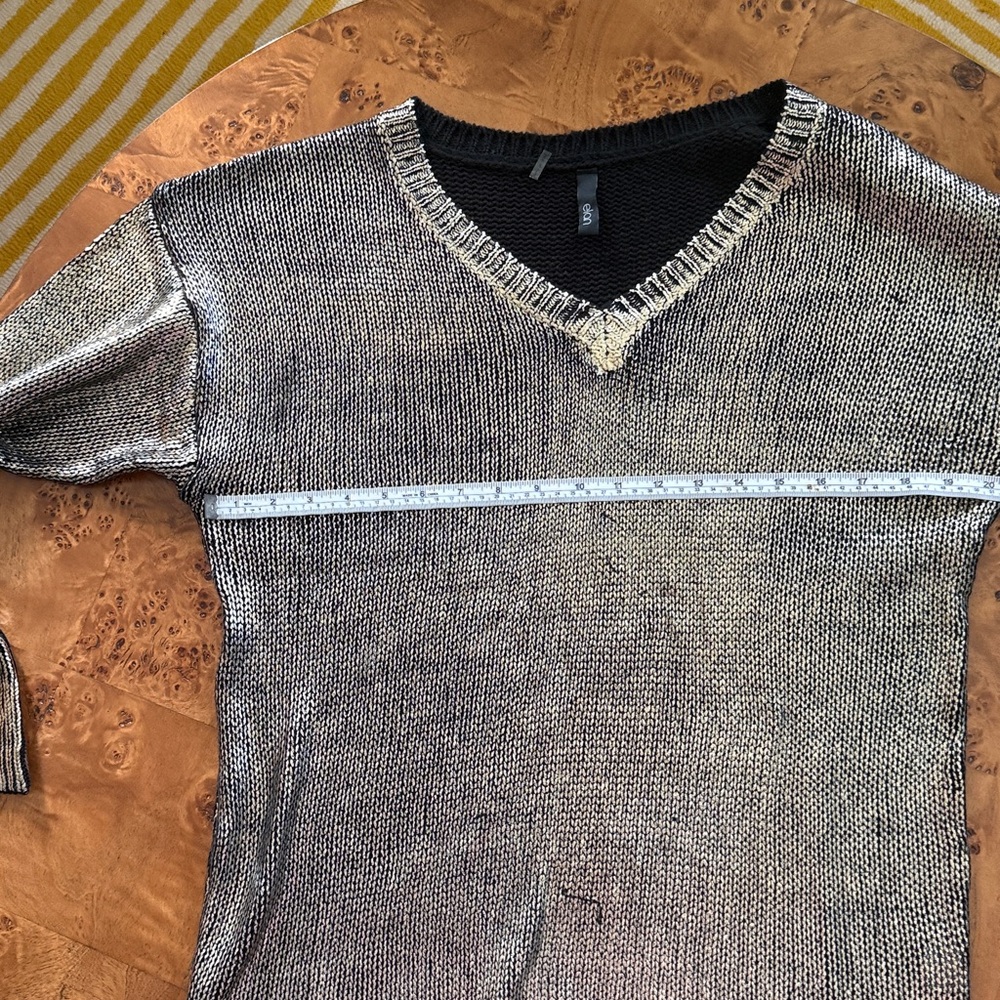 Metallic Knit V-Neck Sweater - Picture 8 of 9